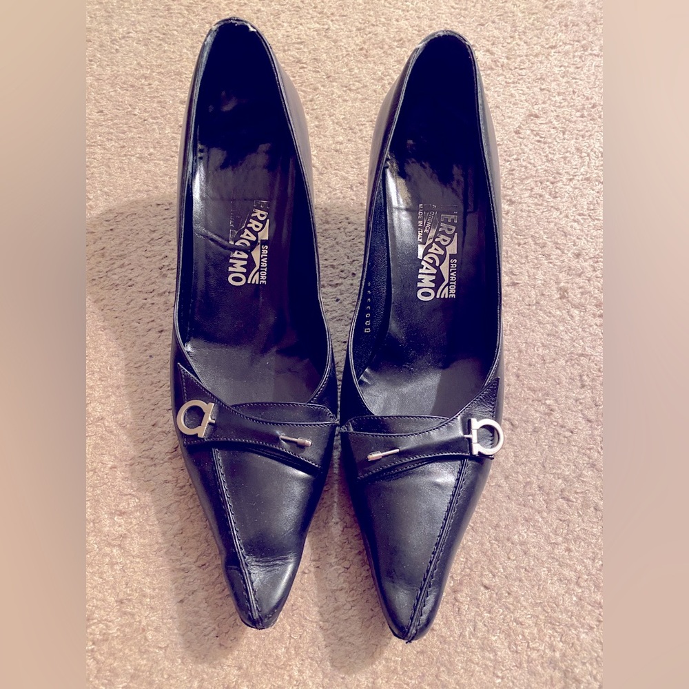 Classic work pumps. Subtle and functional.
